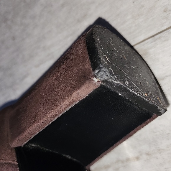 CHANEL Suede Boots - Picture 10 of 10